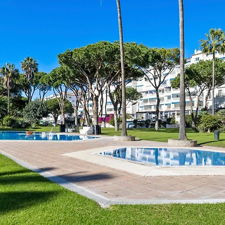 3 Bedroom Pool View アパート マルベーリャ