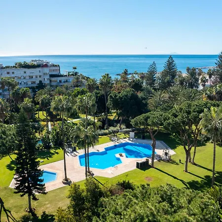 3 Bedroom Pool View * マルベーリャ