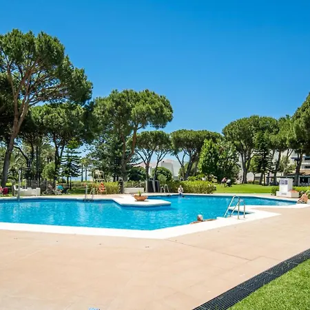 3 Bedroom Pool View * マルベーリャ