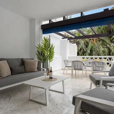 3 Bedroom Pool View * マルベーリャ