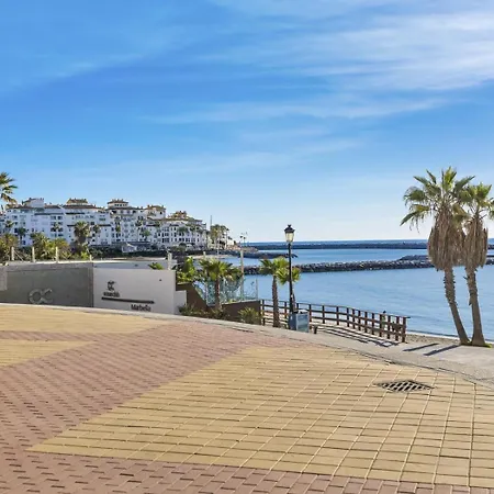 3 Bedroom Pool View アパート マルベーリャ